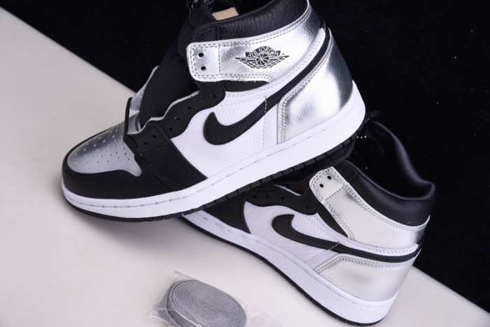 Air Jordan 1 High OG “Silver Toe” CD0461-001