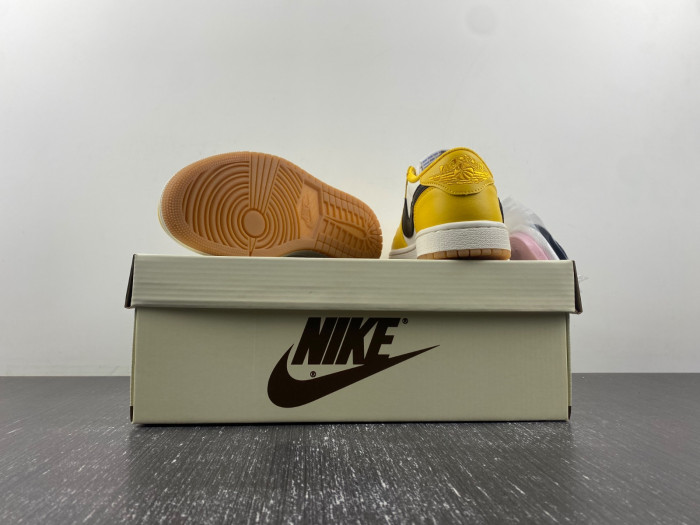Travis Scott Air Jordan 1 Low OG DZ4137-701