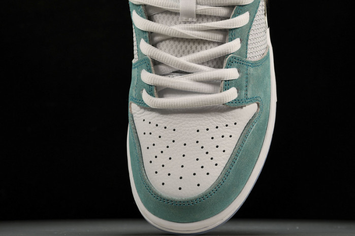 APRIL SKKATEBOARDS x NK SB Dunk Low FD2562-400