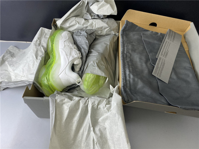 BL TRIPLE S TRAINERS CLEAR SOLE LIGHT GREEN    545325 W09O1 9844