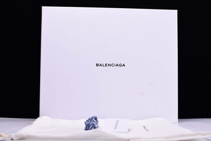 BL 17FW TRIPLE S“CREAM” Washed Show Snea Grey MENS 483513W06E