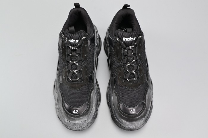 BL BLACK TRIPLE S TRAINER W06G01001