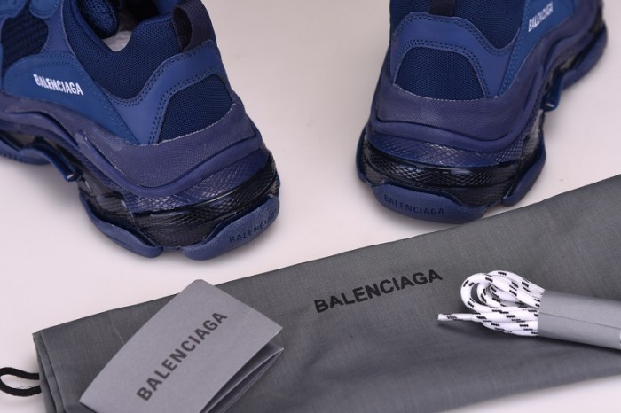 BL TRIPLE TRAINER ‘RED -BLUE ‘ 544351 WO901 4107