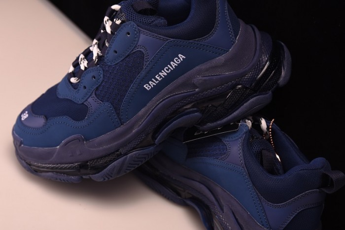 BL TRIPLE TRAINER ‘RED -BLUE ‘ 544351 WO901 4107