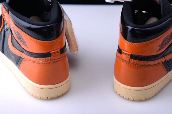 AIR JORDAN 1 SHATTERED BACKBOARD 3.0 555088-028
